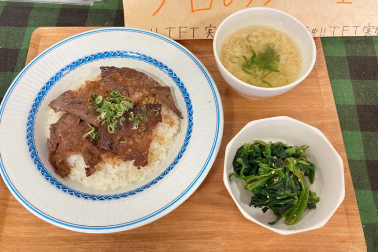 ・焼肉丼、ほうれん草の胡麻和え、卵スープ